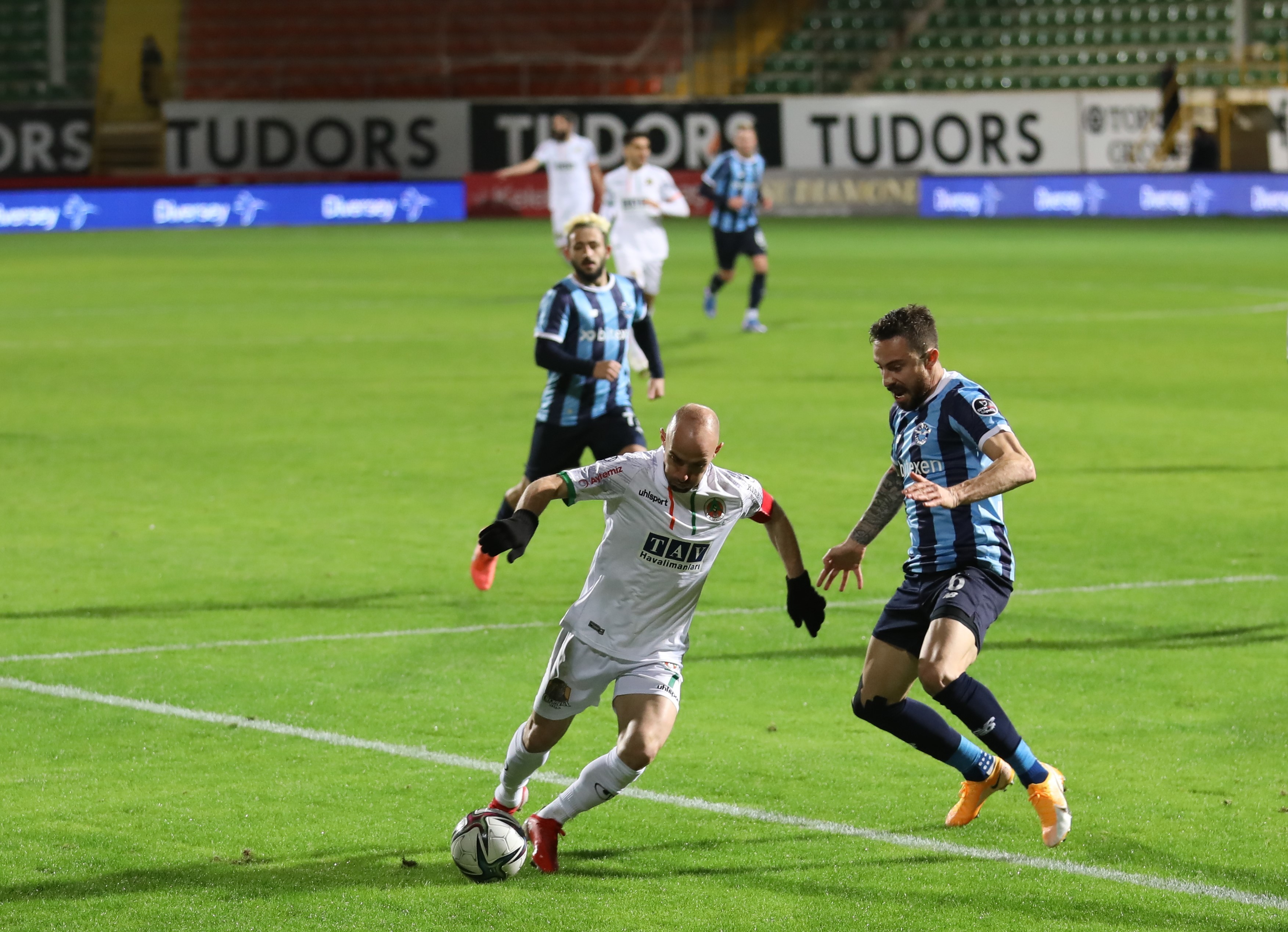 Adana Demirspor, Alanyaspor'u 3-1'le geçti