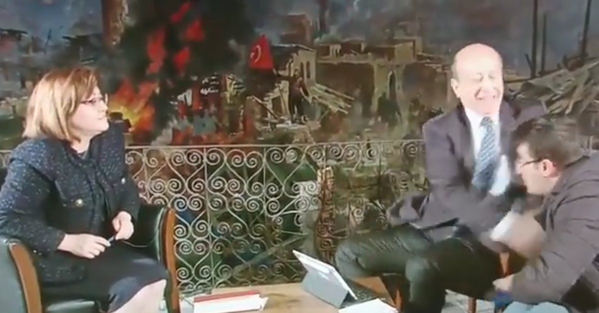 Gazeteci Muharrem Sarıkaya'dan İHA muhabirine tokatlı saldırı