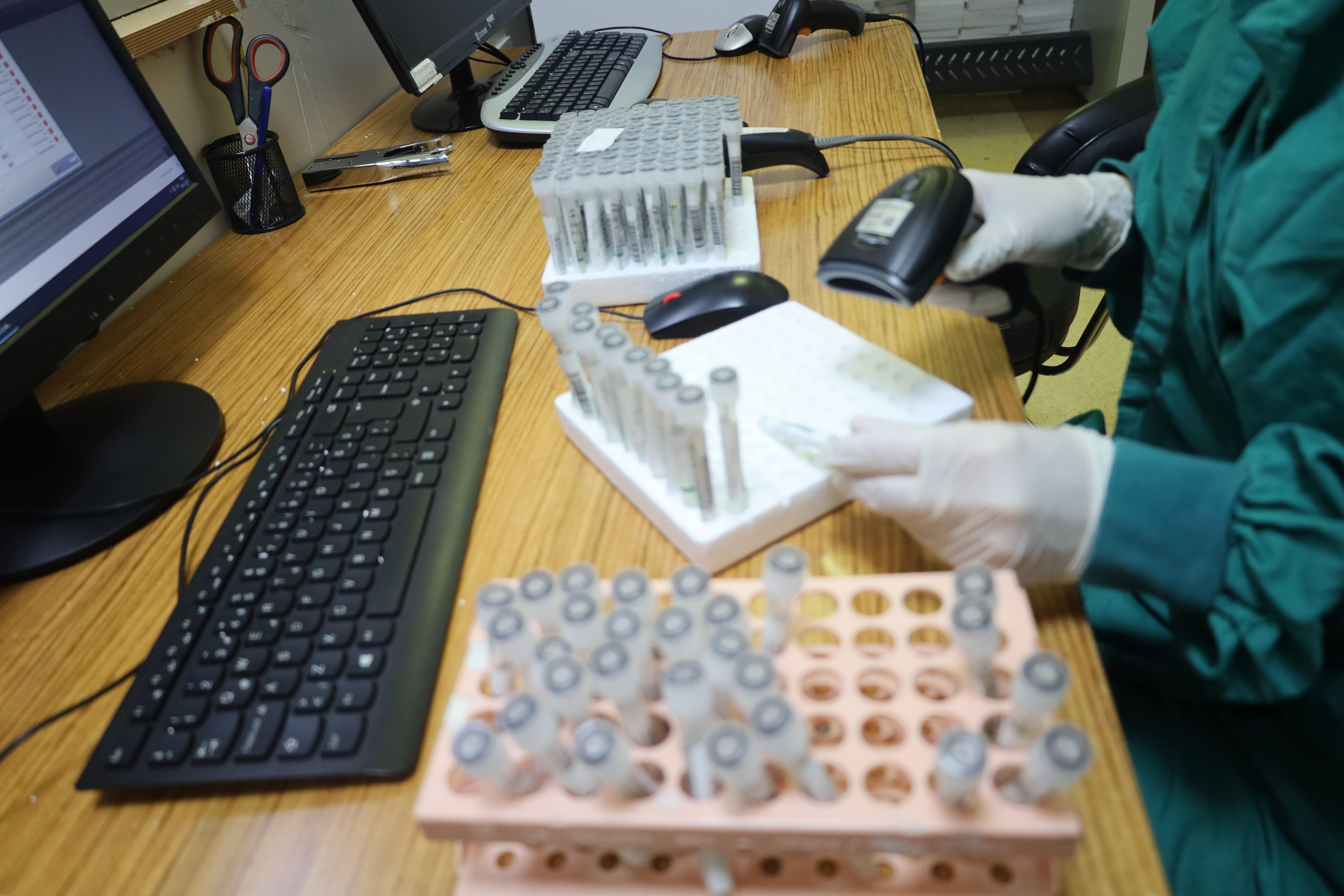 Doç Dr. Cemal Kazezoğlu, omicron ve korona virüsle ilgili önemli açıklamalar