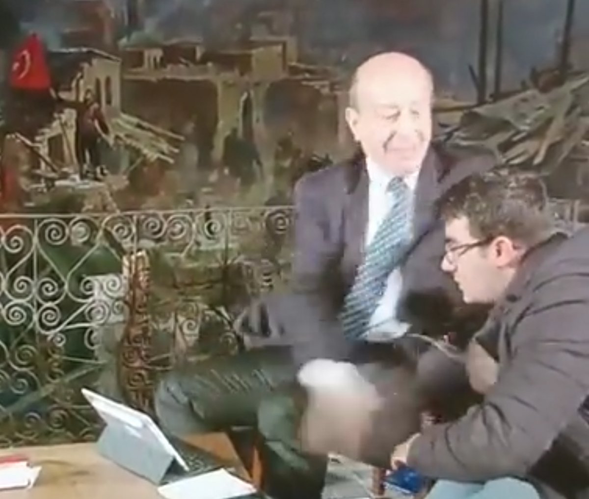 Gazeteci Muharrem Sarıkaya'dan İHA muhabirine tokatlı saldırı