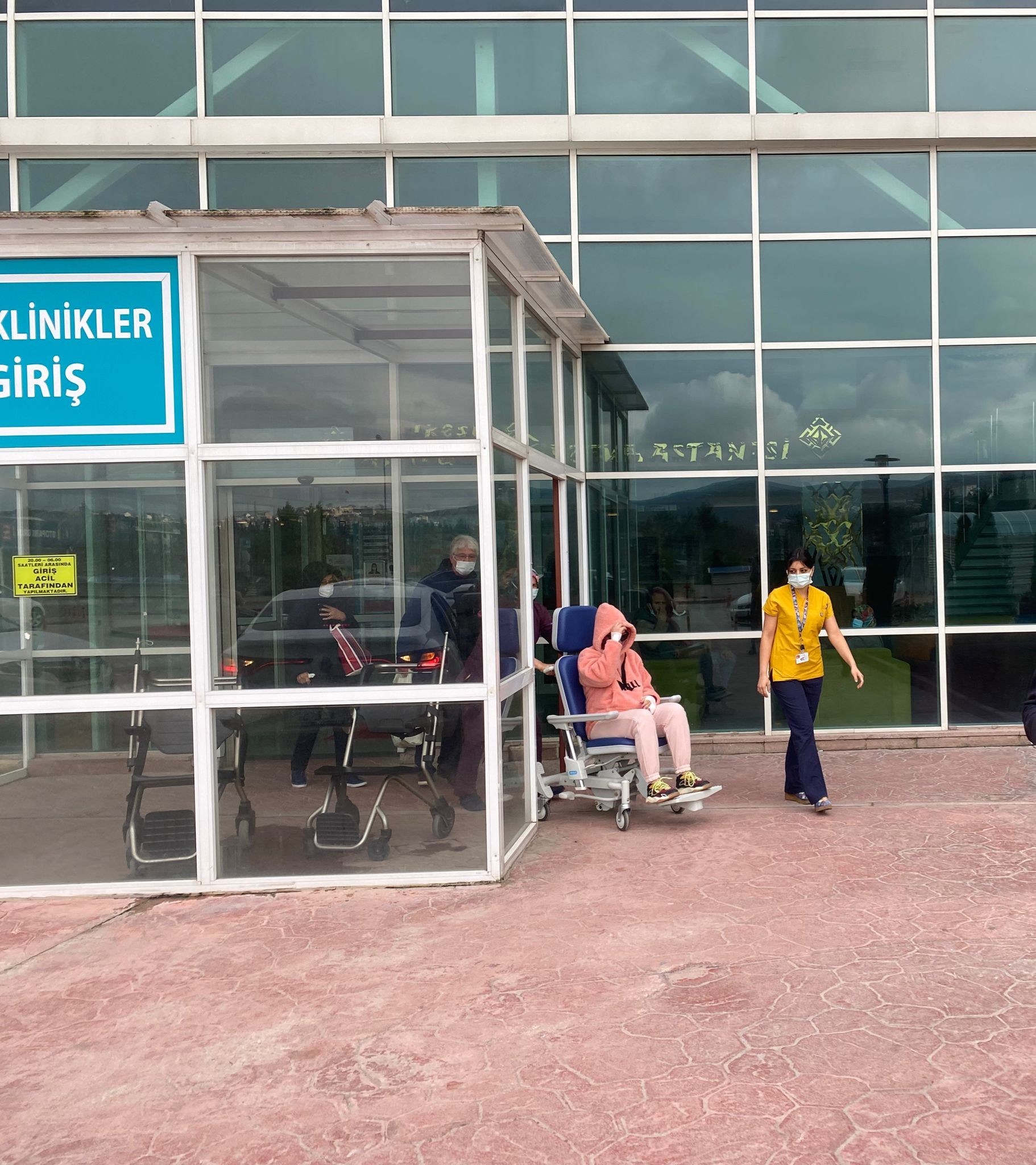 Ünlü şarkıcı Gülçin Ergül taburcu oldu