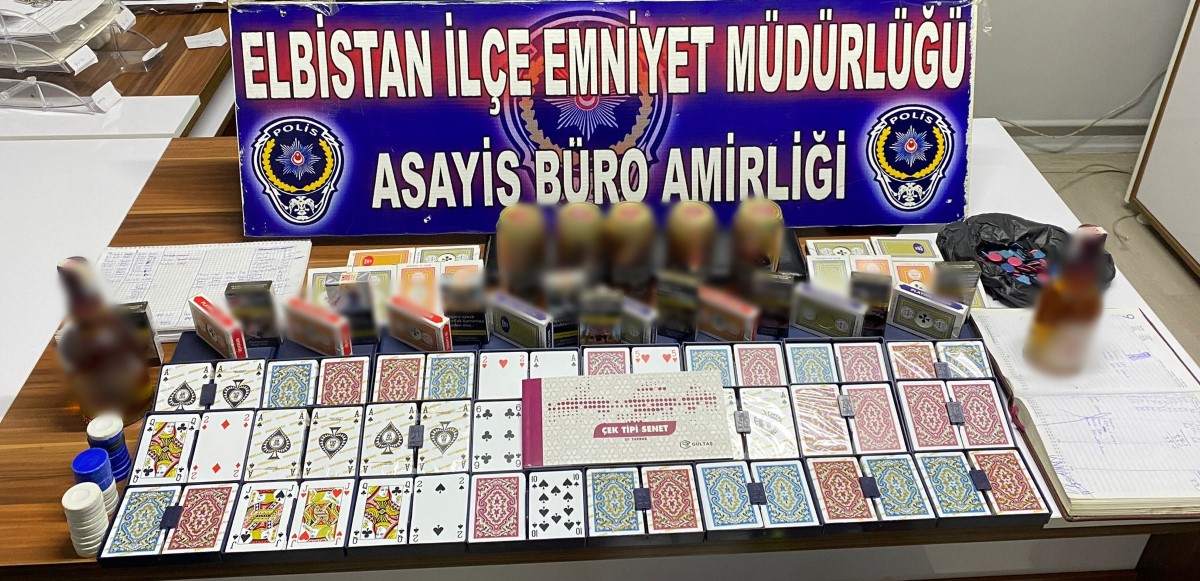 Elbistan’da kumar oynatılan derneklere eş zamanlı operasyon