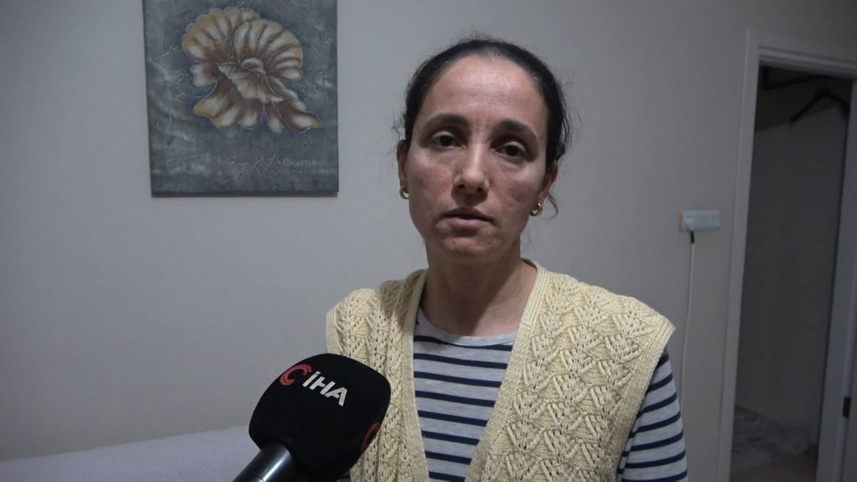 Isırdığı çikolatanın içerisinden poşet çıktı