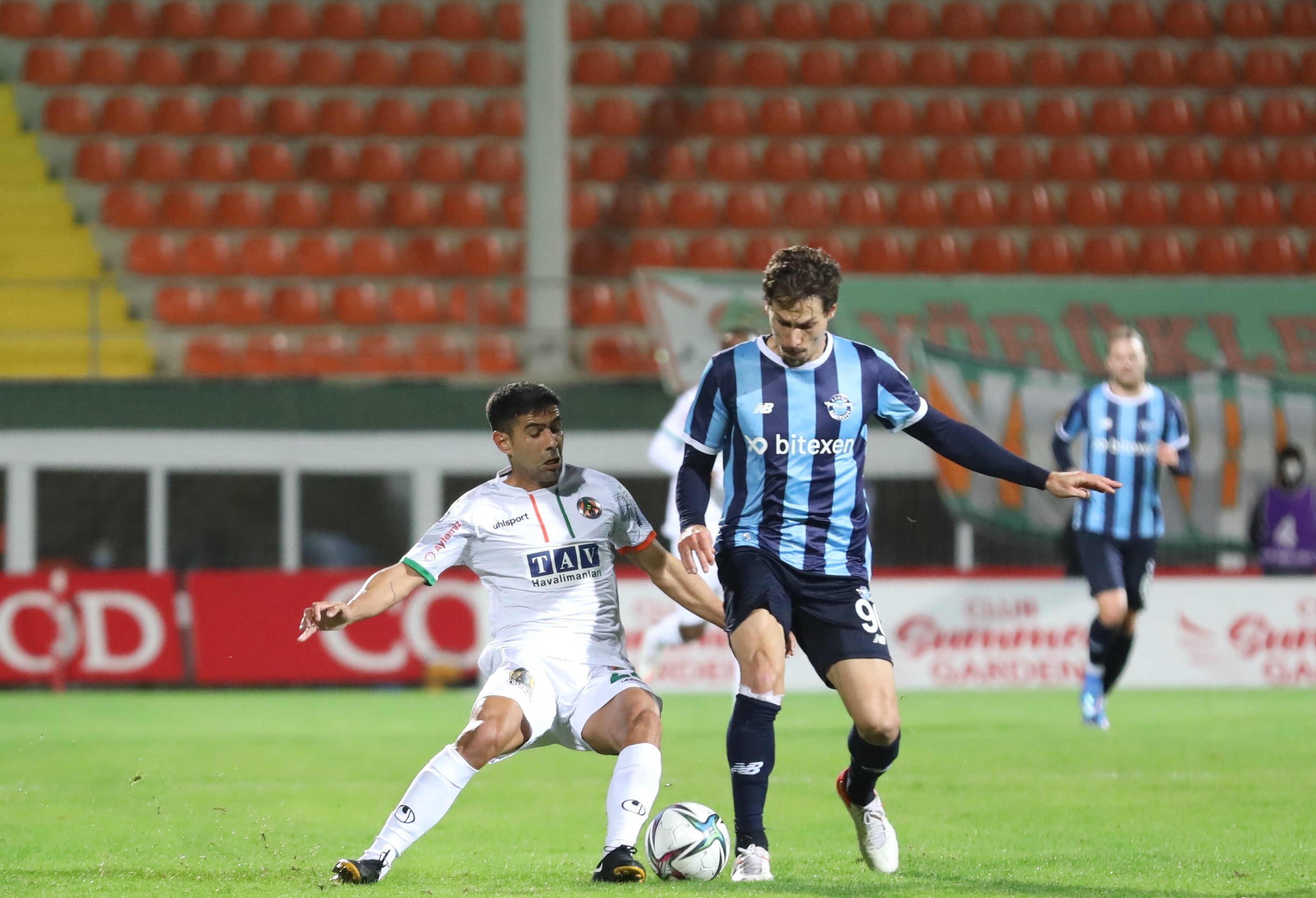 Adana Demirspor, Alanyaspor'u 3-1'le geçti