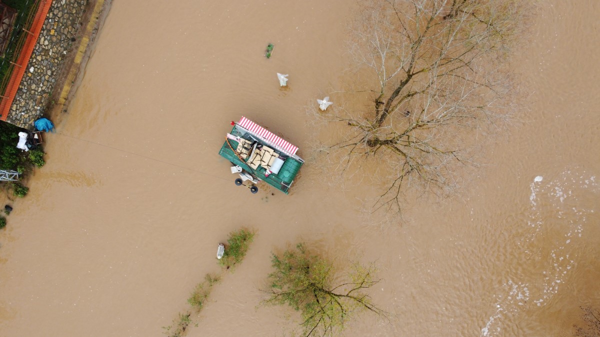 Bartın Irmağı yükseldi, iskeleler su altında kaldı