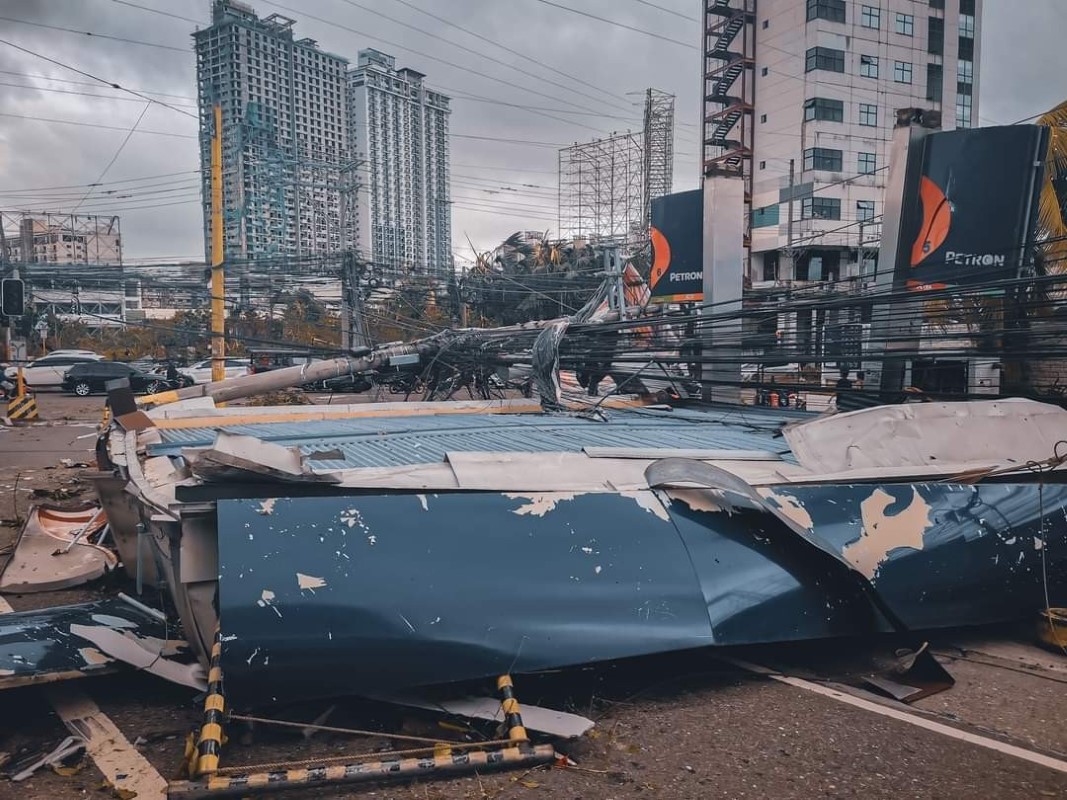 Filipinler'i vuran Rai Tayfunu geride 75 can kaybı bıraktı