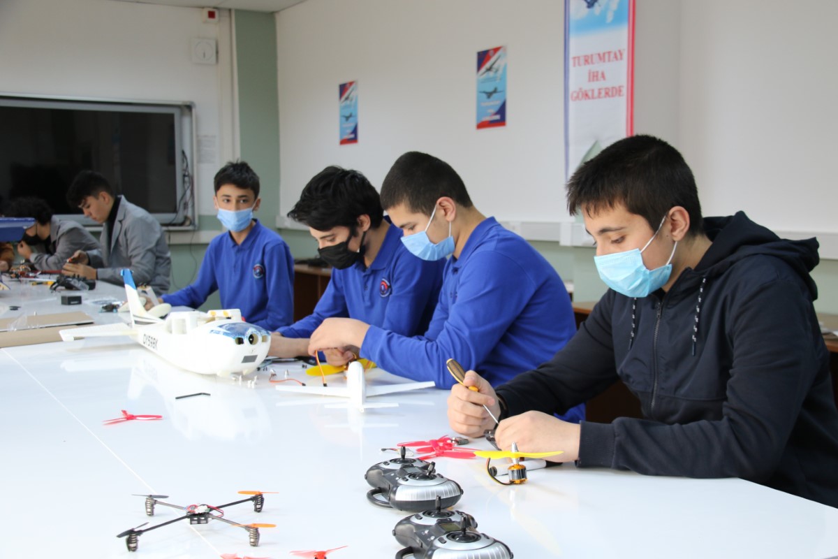 Geleceğin uçak mühendisleri bu okuldan çıkıyor