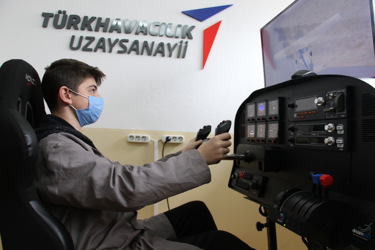 Geleceğin uçak mühendisleri bu okuldan çıkıyor