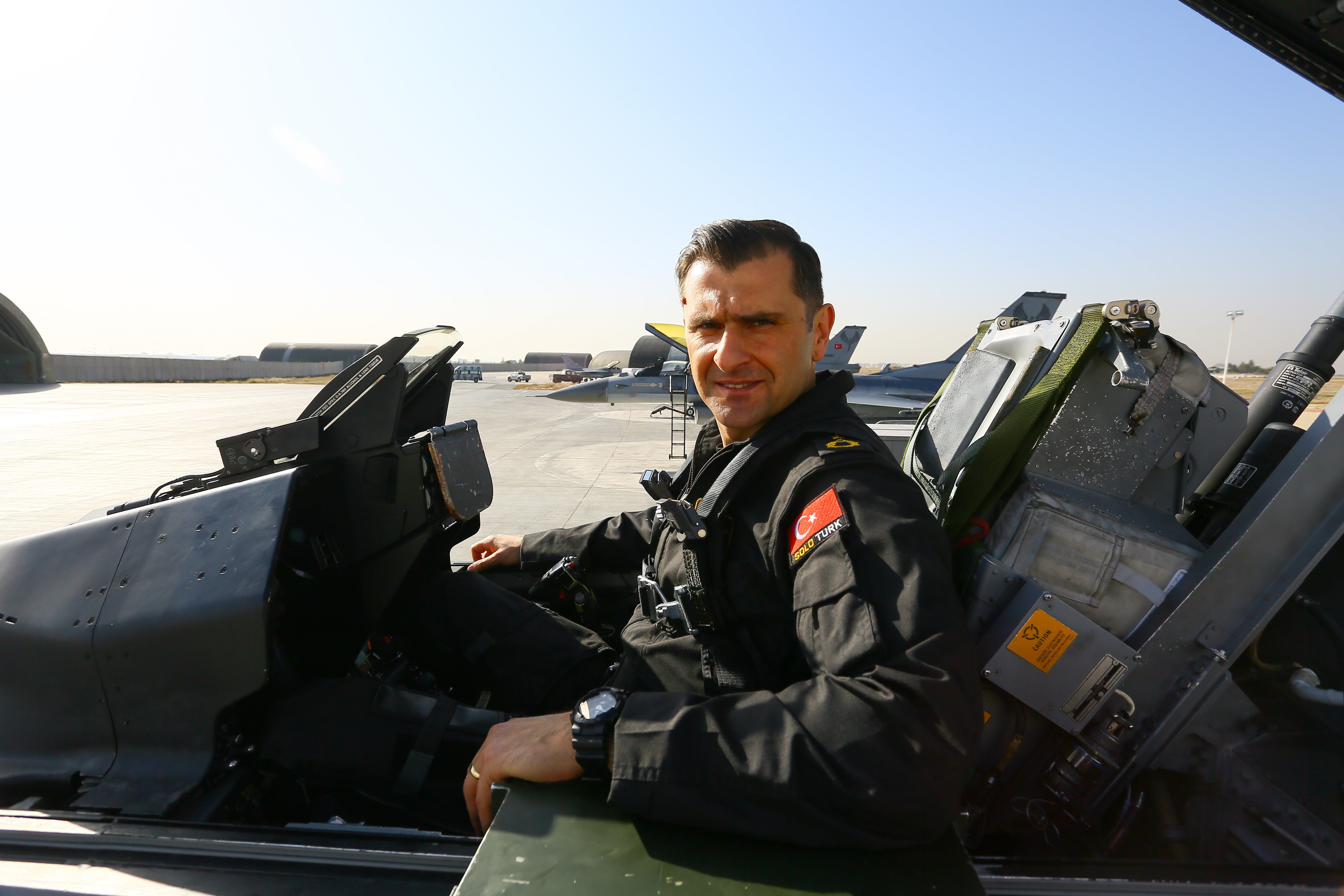 Nefes kesen gösterilerin mimarı SOLOTÜRK, uçuşlarına böyle hazırlanıyor