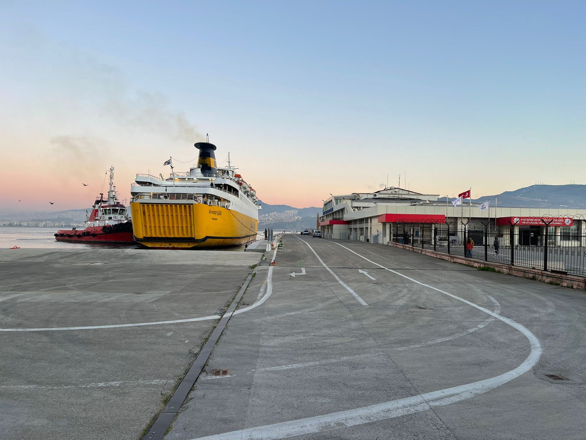 İzmir’e Libya’dan ikinci yolcu gemisi geldi