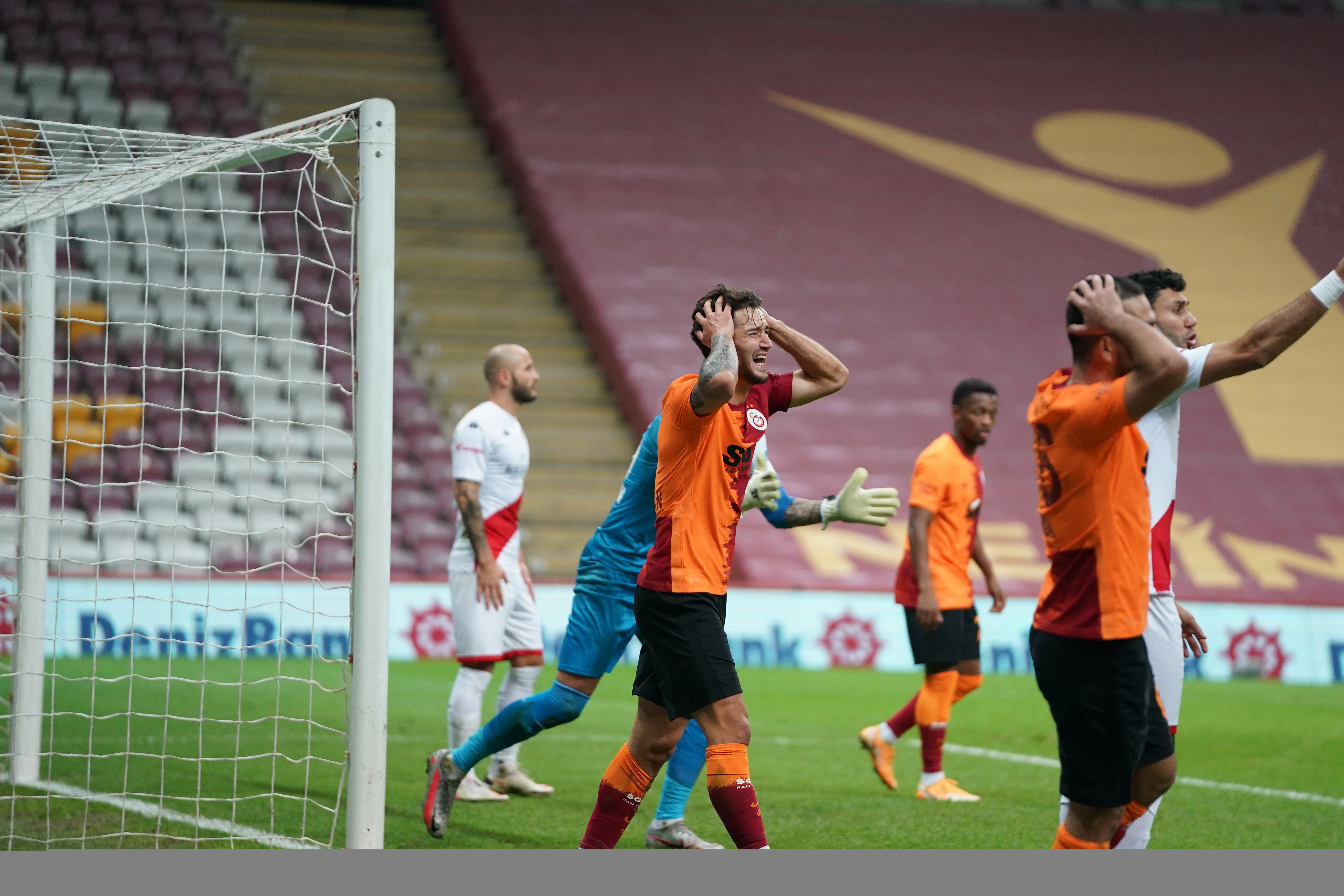 Galatasaray ile Antalyaspor puanları paylaştı