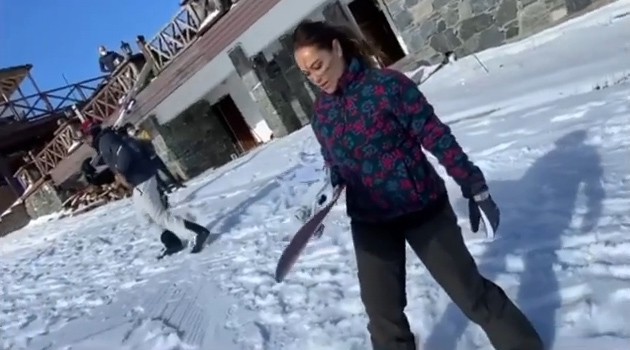 Hülya Avşar Uludağ’da kayak yaptı