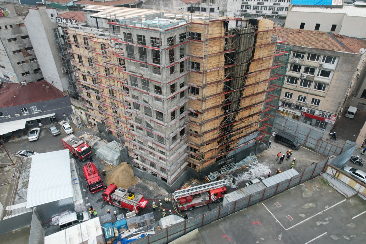 Eminönü’nde Tarihi Liman Han’da yangın