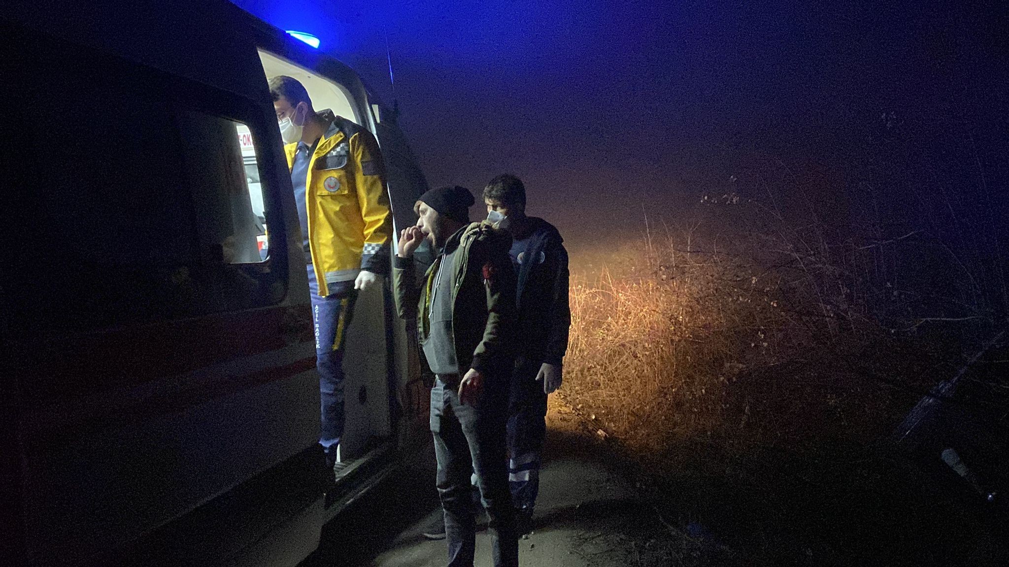 Polisle ehliyetsiz sürücünün kovalamacası kazayla bitti: 3 yaralı