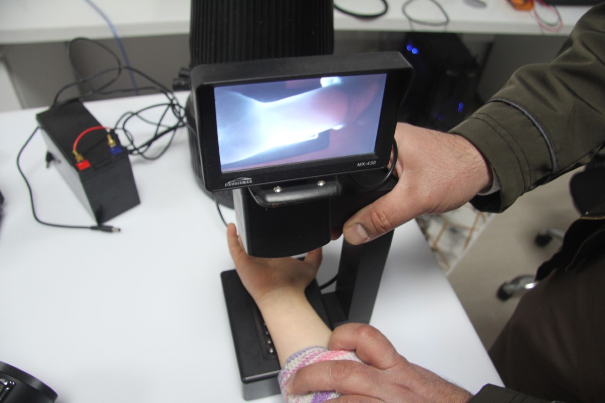 Ebe olan eşinin sözüyle başladı, damar yolu görüntüleme cihazı üretti