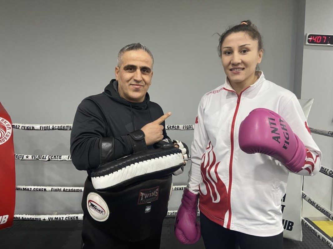 Dolandırıcı ve sakatlık şokuna rağmen 5. dünya şampiyonluğunu almayı başardı