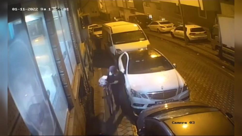 Sultangazi'de bisiklet hırsızlığı kamerada