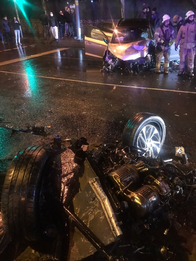 İstanbul’da feci kaza kamerada: Motor tamamen koptu, 1’i ağır 4 yaralı