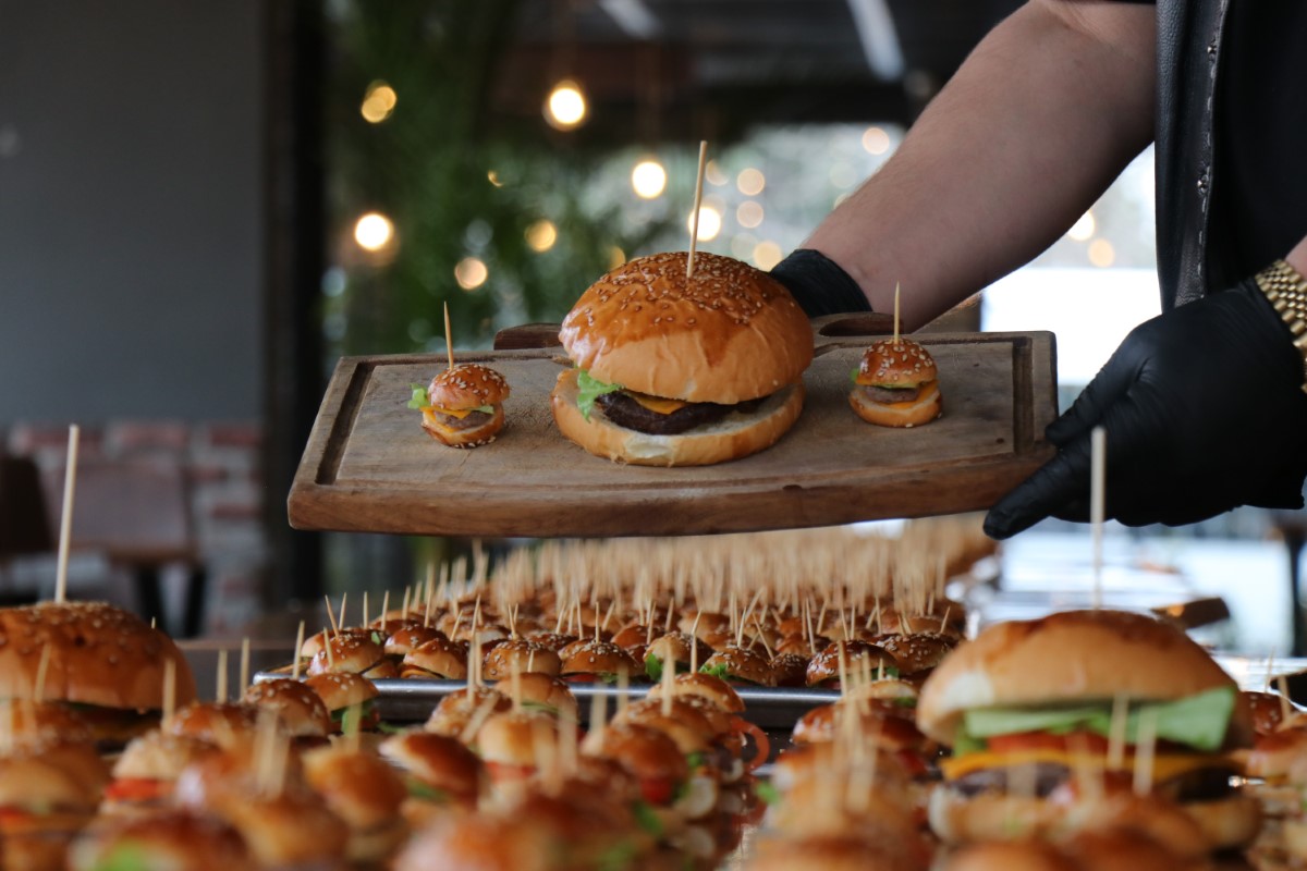 1 TL’ye hamburger: Boyutu küçük, lezzeti büyük