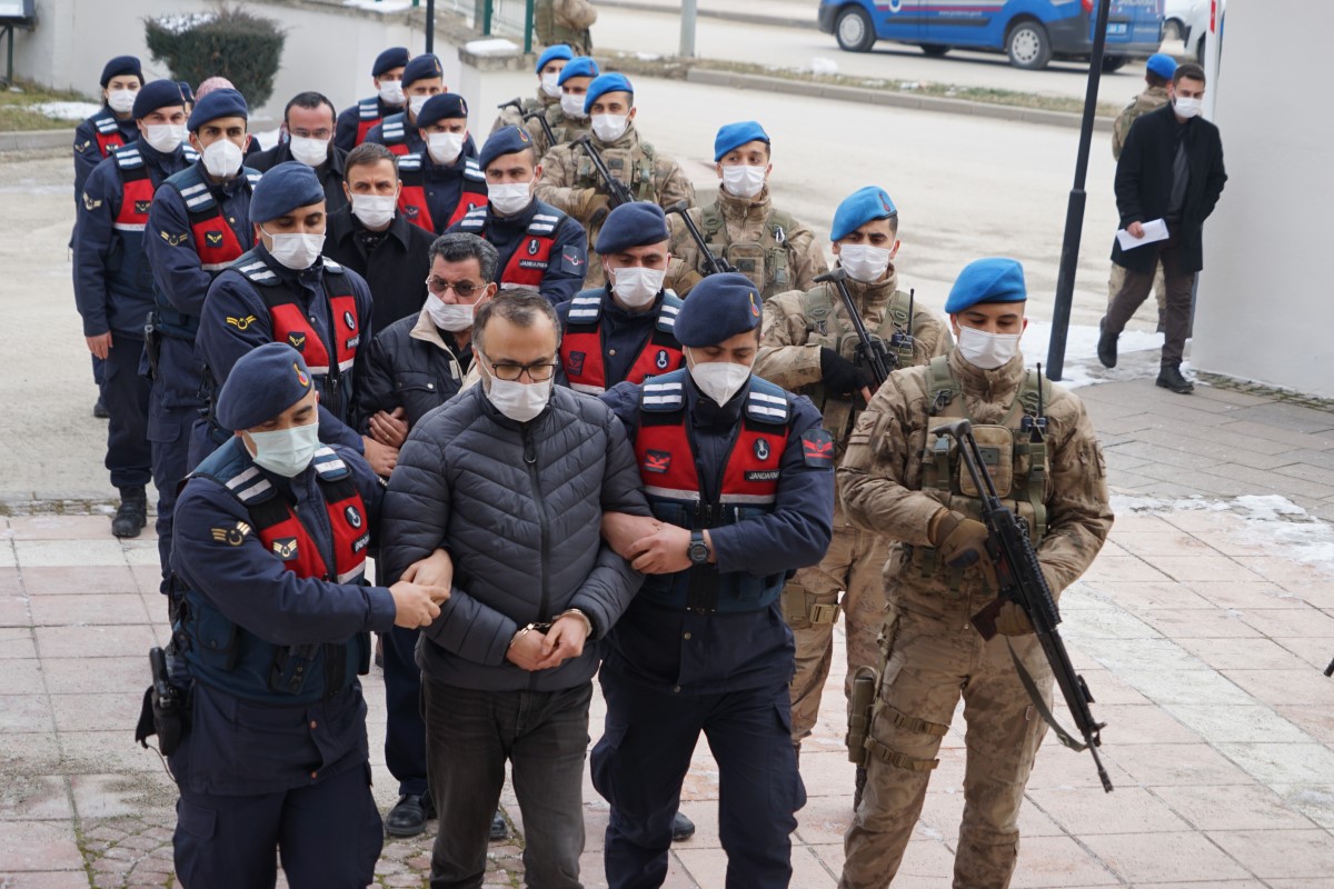Kastamonu'daki FETÖ operasyonunda gözaltına alınan 14 şüpheli adliyede