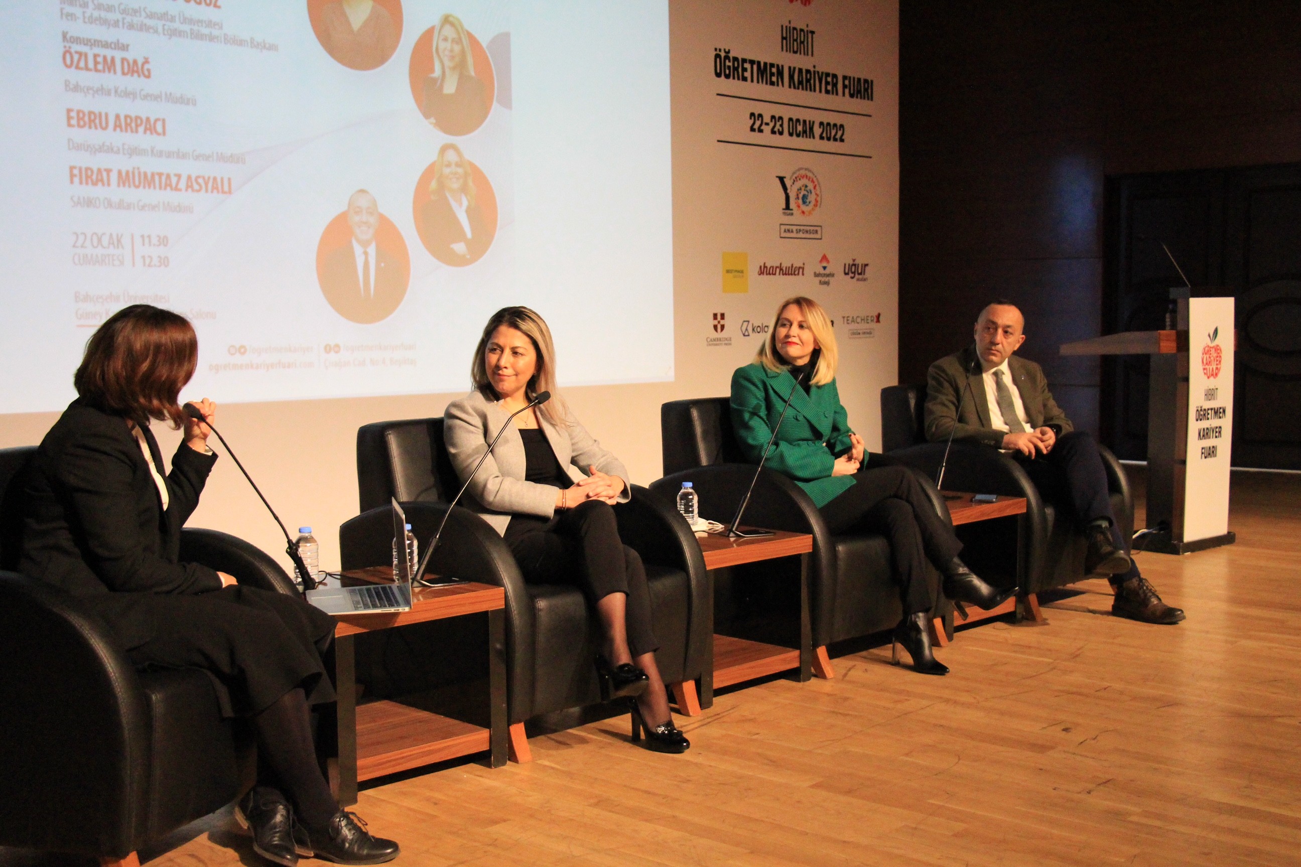 ‘Hibrit Öğretmen Kariyer Fuarı’ başladı