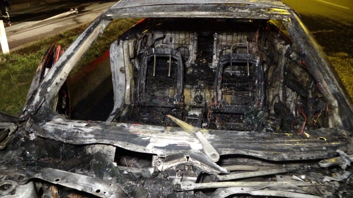 Seyir halindeki otomobil cayır cayır yandı