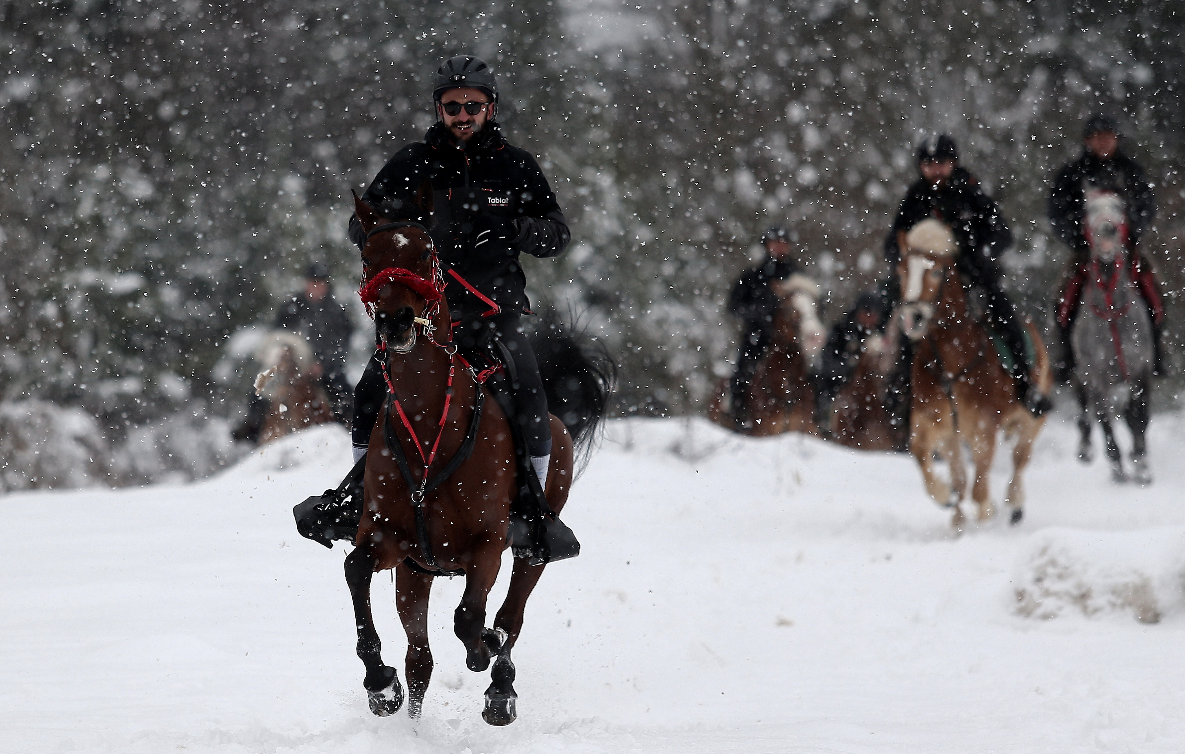 Karlar üstünde dört nala özgürlük