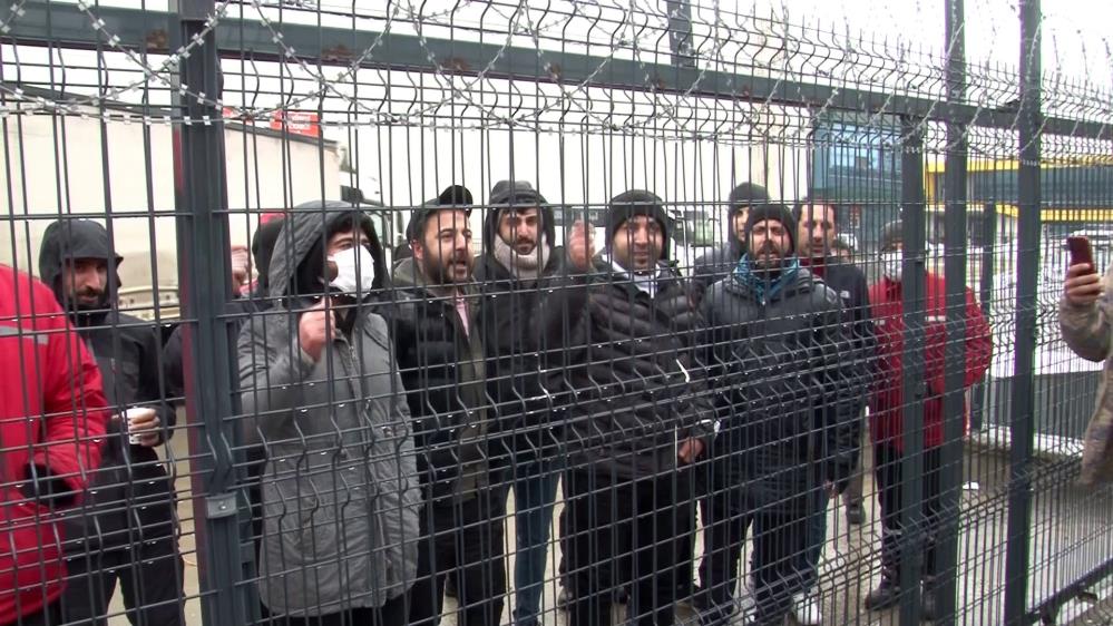 Migros deposunda çalışanlar iş bırakma eylemi başlattı