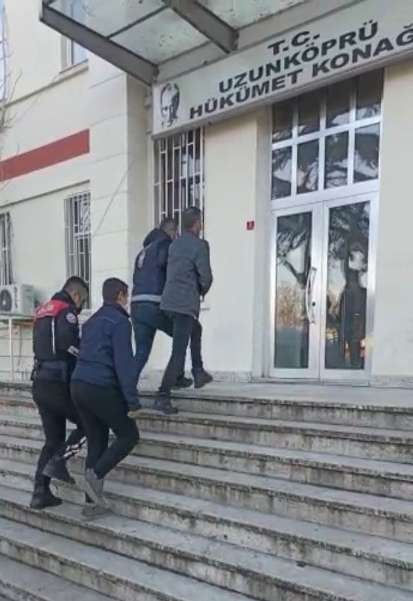 Uzunköprü’de Adalet Anıtı'nı yakan saldırgan tutuklandı