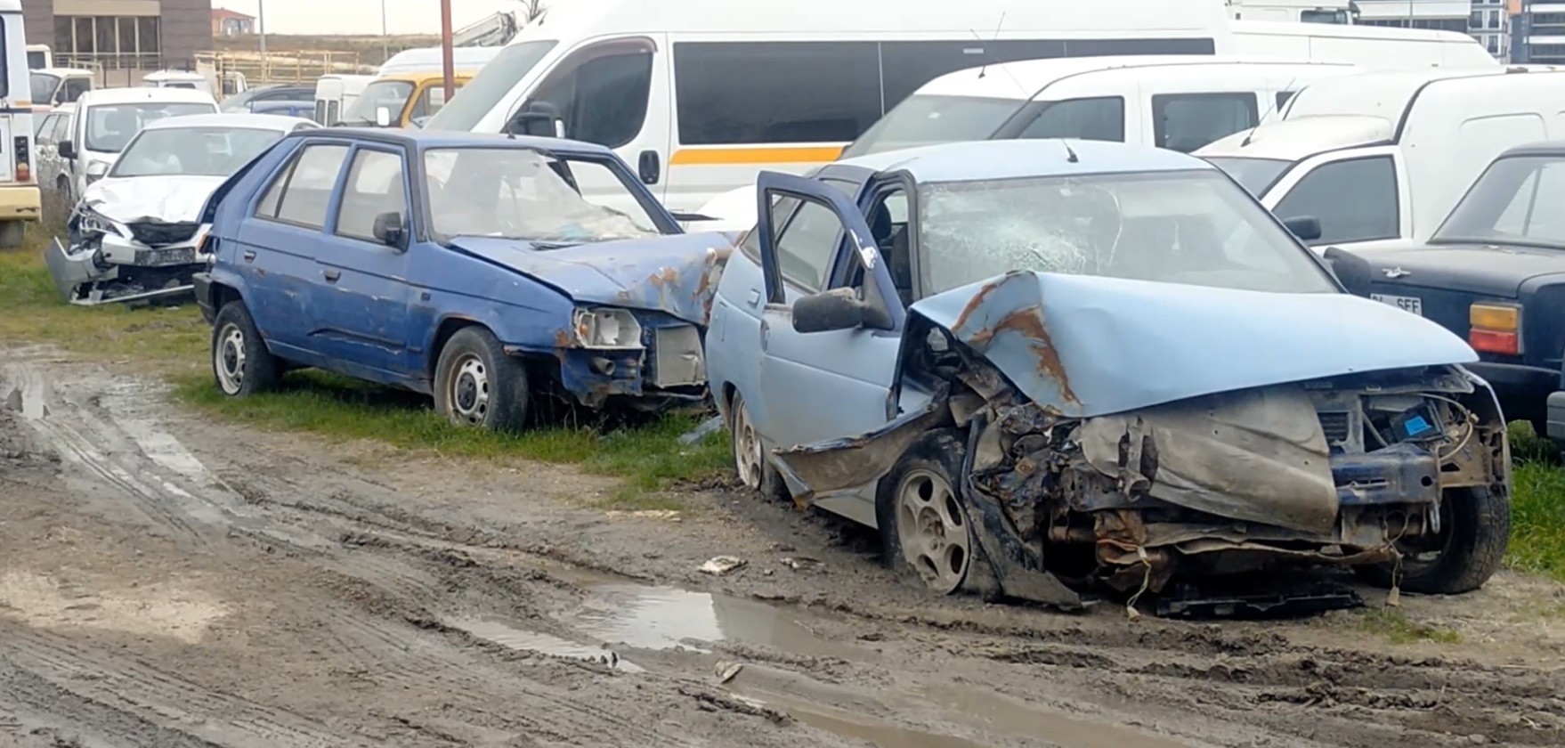 Kaderine terk edilmiş milyonluk servet otoparkta çürüyor: 13 yıldır bekleyen de var