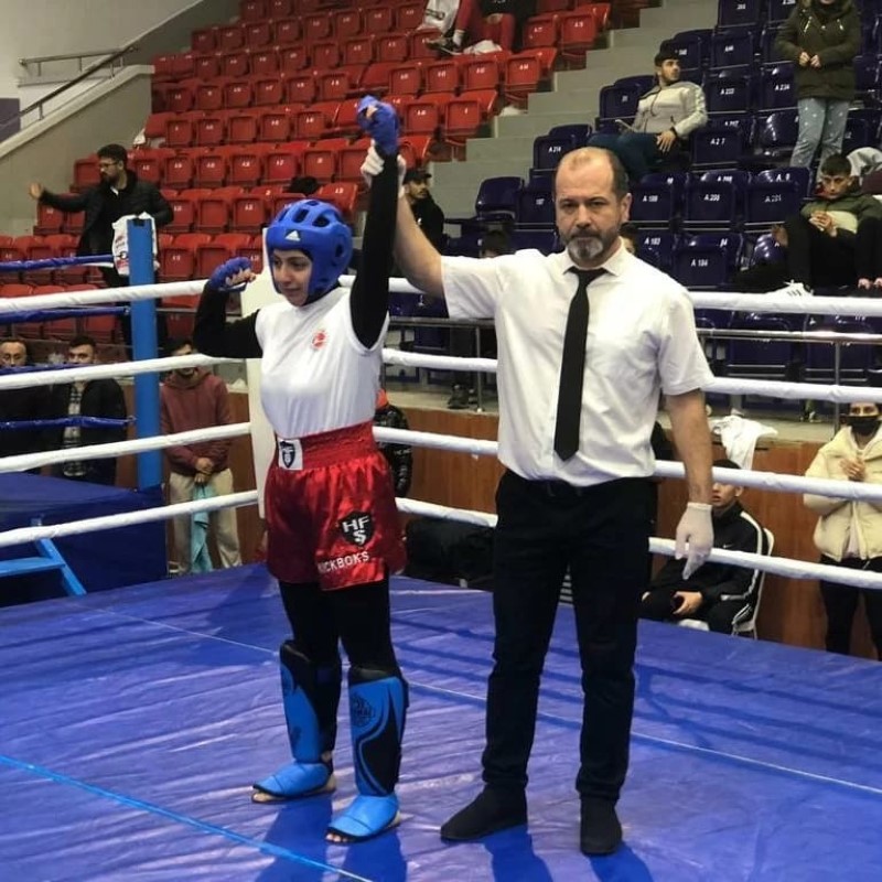 Kick Boks Türkiye şampiyonu oldu, başarısını kanser olan babasına armağan etti
