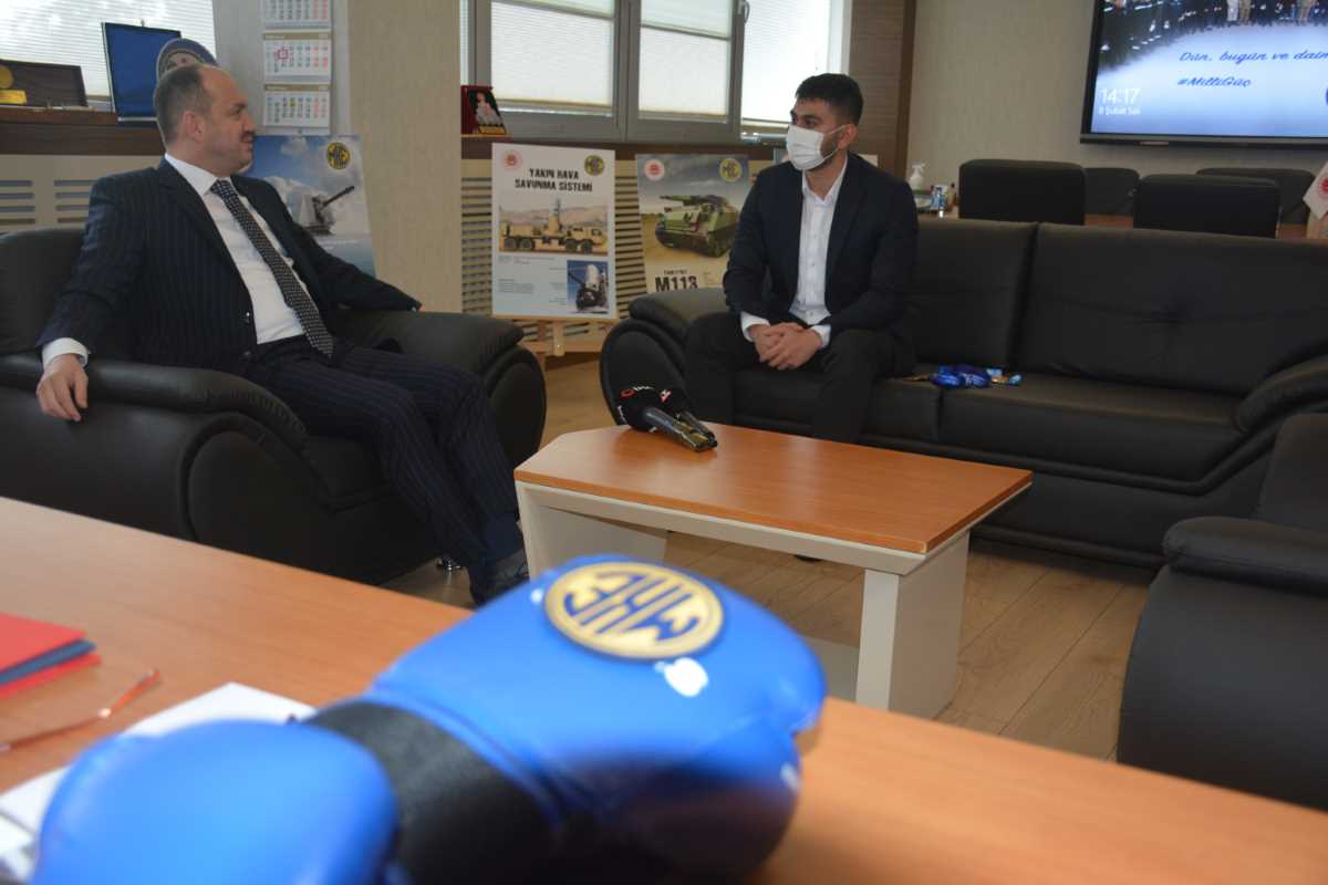 MKE Genel Müdürü Akdere, altın madalya kazanan MKE personeli Yenigün’ü kabul etti