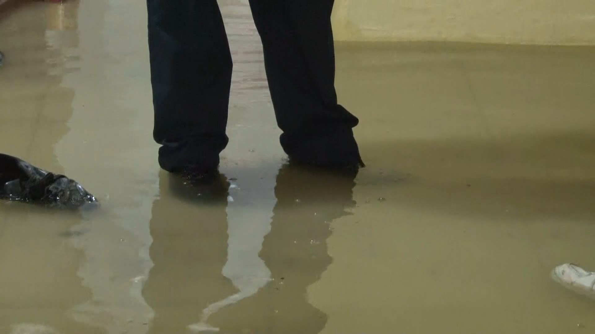 Avcılar’da evini su basan vatandaştan İSKİ’ye tepki