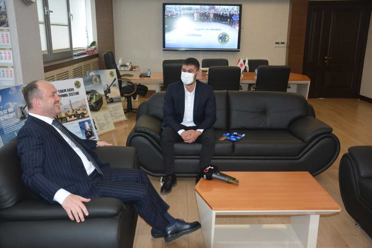 MKE Genel Müdürü Akdere, altın madalya kazanan MKE personeli Yenigün’ü kabul etti