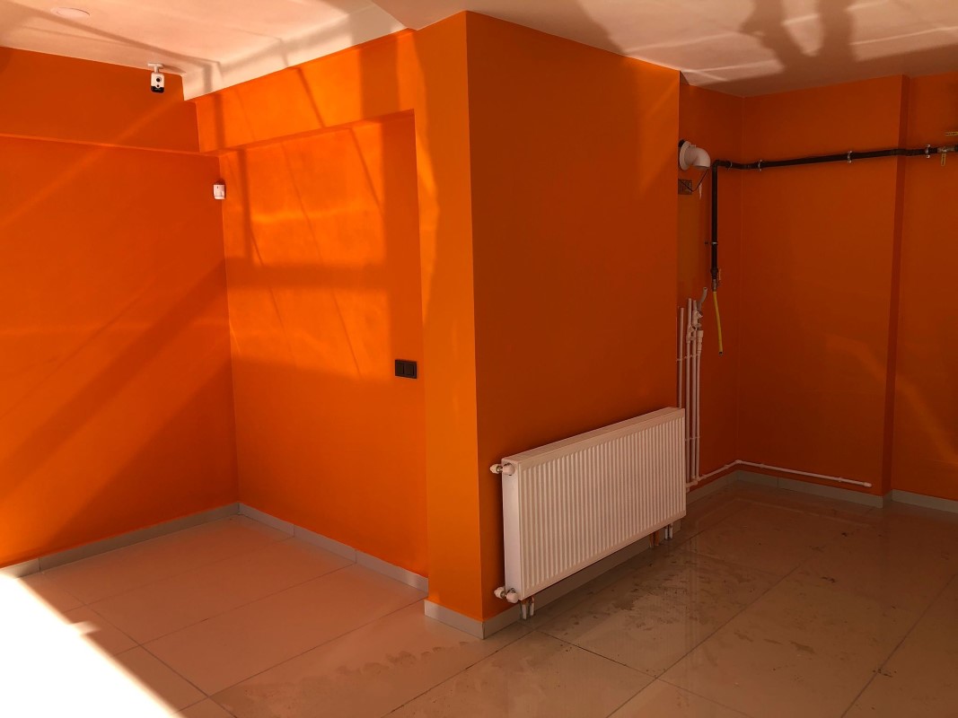 Dükkanda ilk siftahı hırsızlar yaptı, 60 kiloluk kombiyi çaldılar