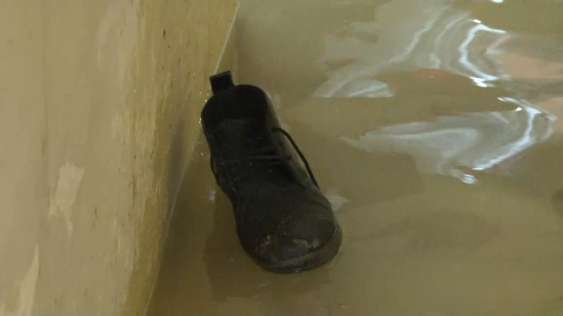 Avcılar’da evini su basan vatandaştan İSKİ’ye tepki