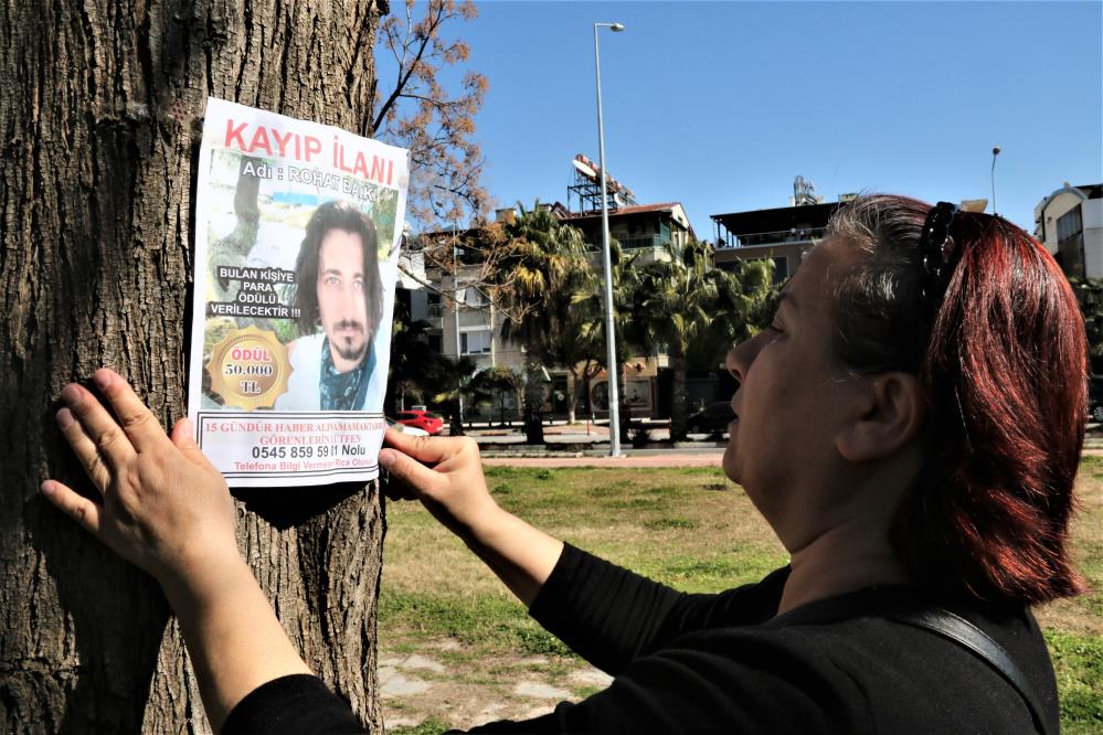 Antalya’da gözü yaşlı anne 41 gündür haber alamadığı oğlunu 50 bin TL ödül ile arıyor