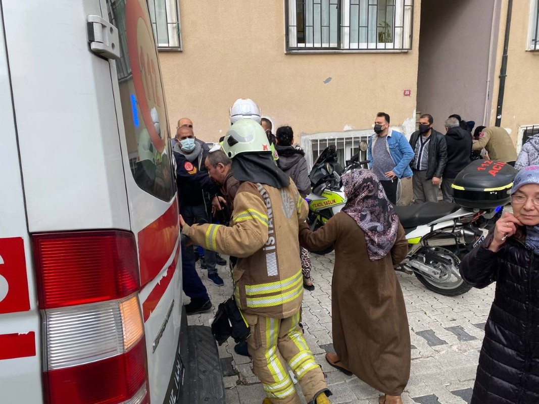 Üsküdar'da bir binada patlama