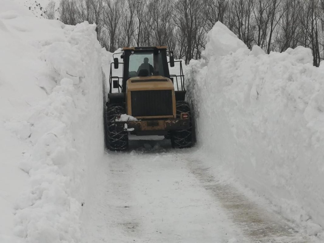Bitlis’te kar 7 metreyi buldu