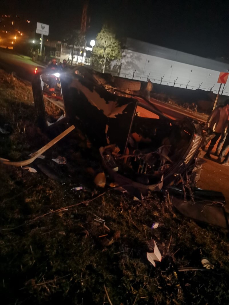 Trabzon'da kazada otomobil 3 parçaya bölündü: 1 ölü, 4 yaralı