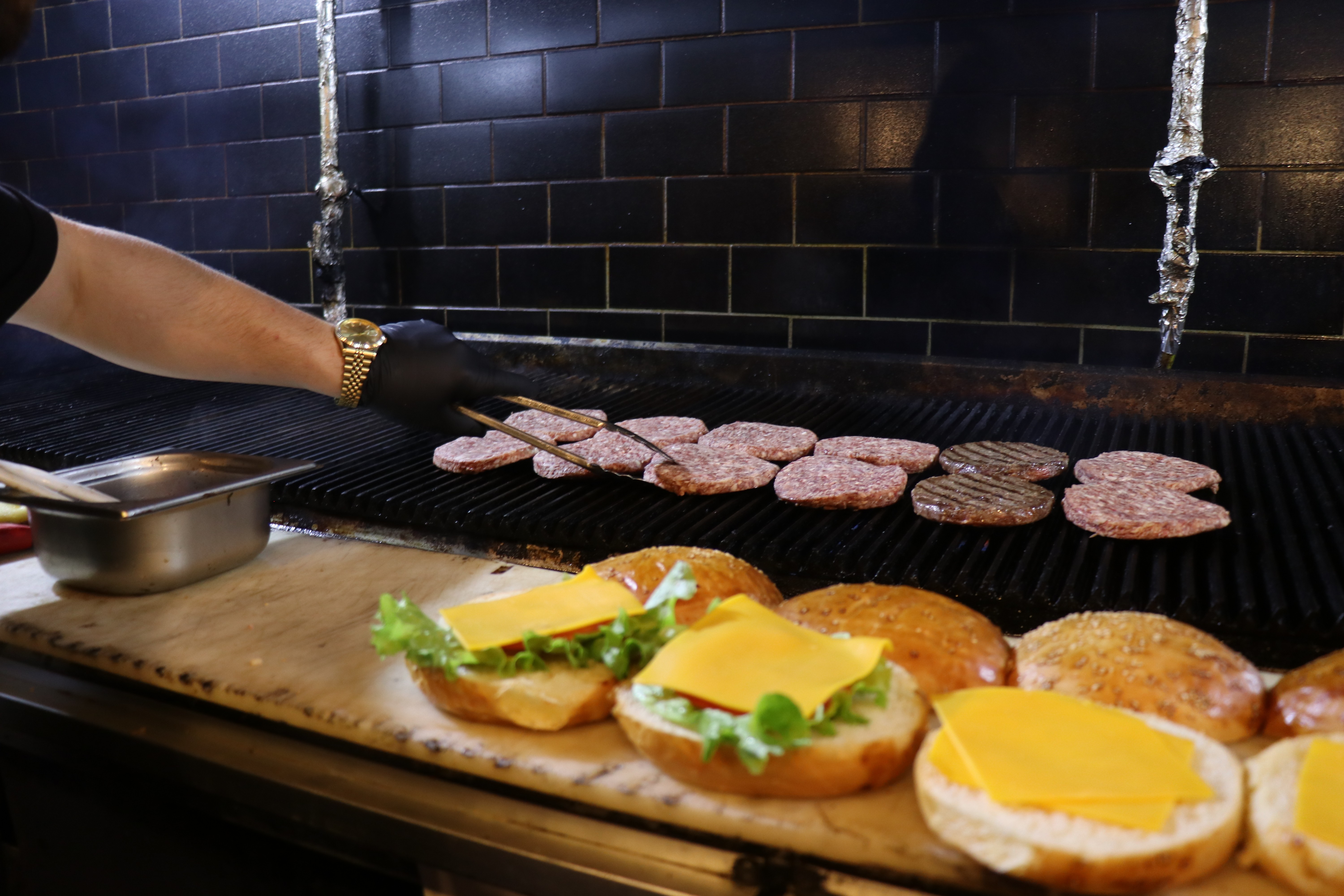 Ucuz hamburger yerken sağlığınızdan olmayın