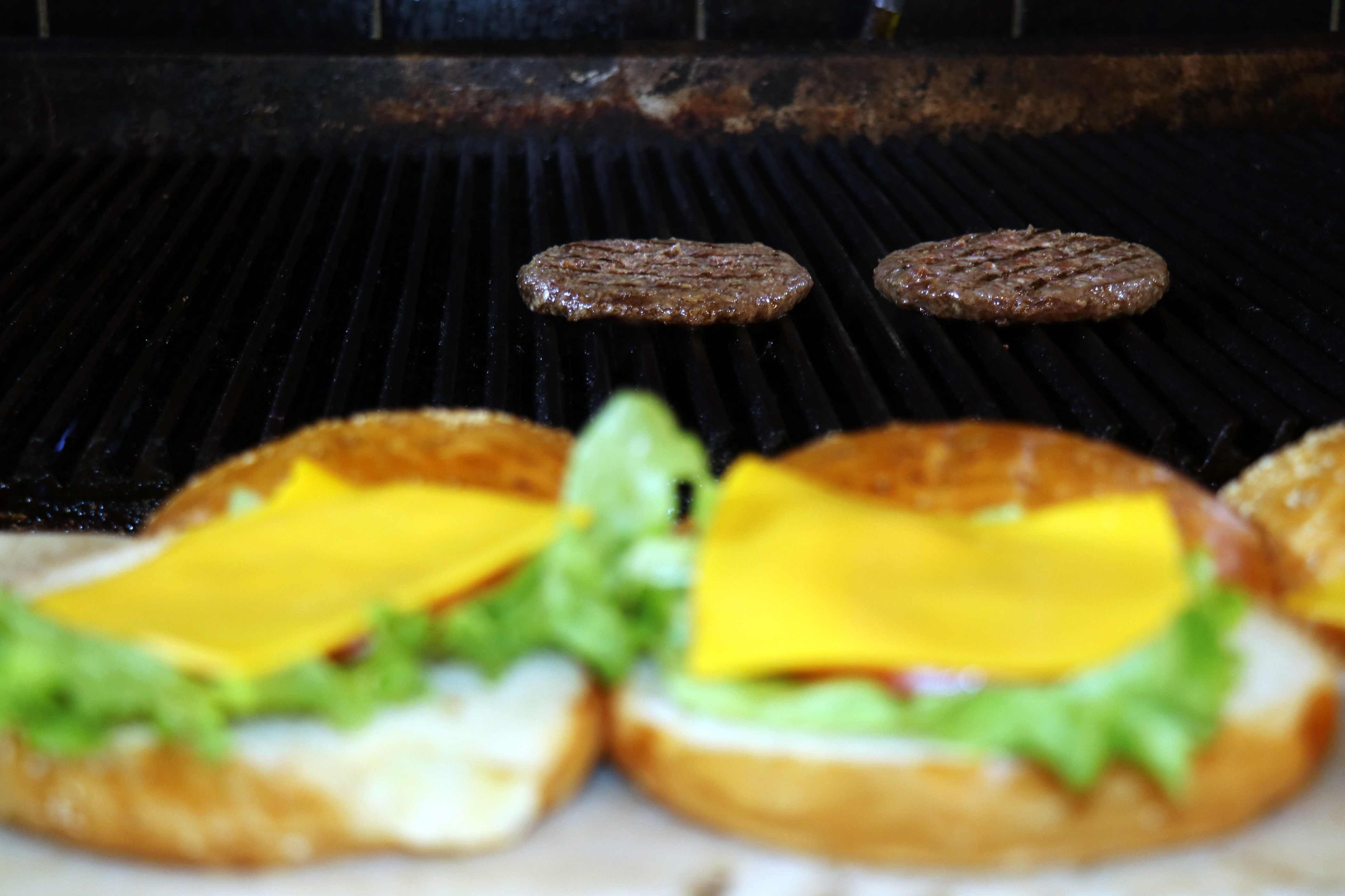 Ucuz hamburger yerken sağlığınızdan olmayın