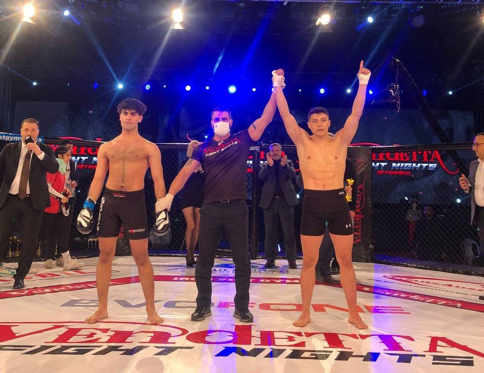 Gündüz sanayide, akşam ringde mücadele ediyor