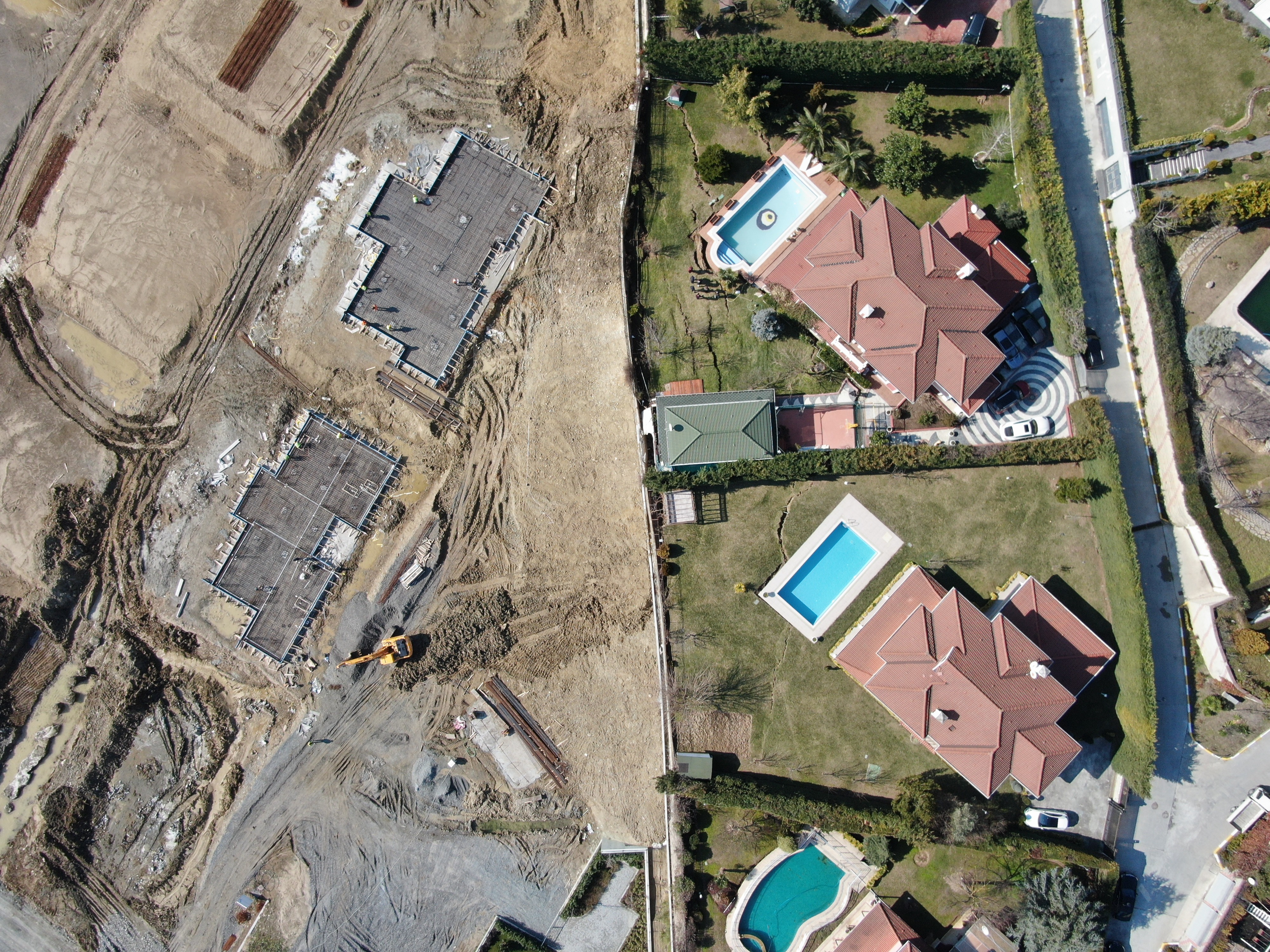 Milyonluk villalarda çökme tehlikesi