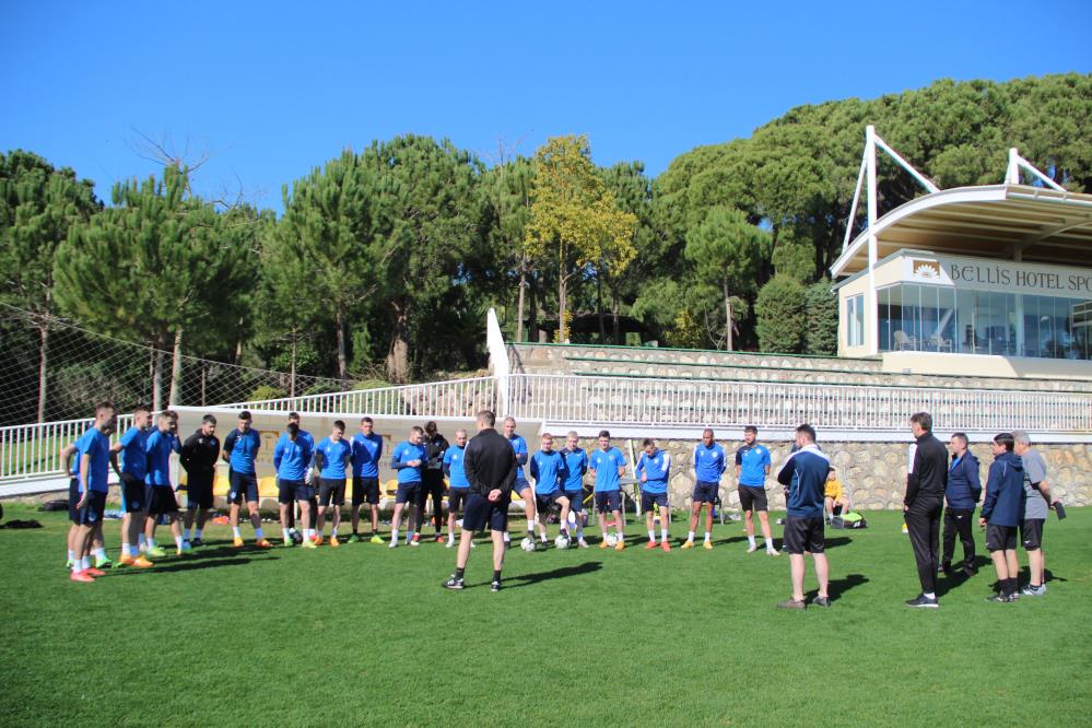 Savaşa kampta yakalanan Ukraynalı oyuncular: 'Ülkemize gerekirse yürüyerek gideceğiz'