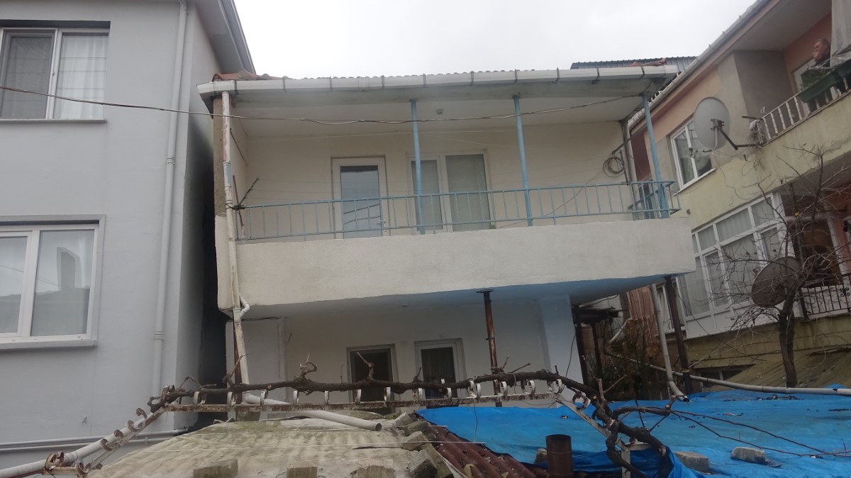 Yalova’da deprem olmadan evler yıkılıyor