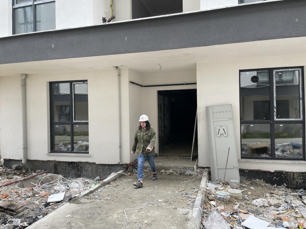 300 kişinin çalıştığı şantiyenin tek kadın mühendisi
