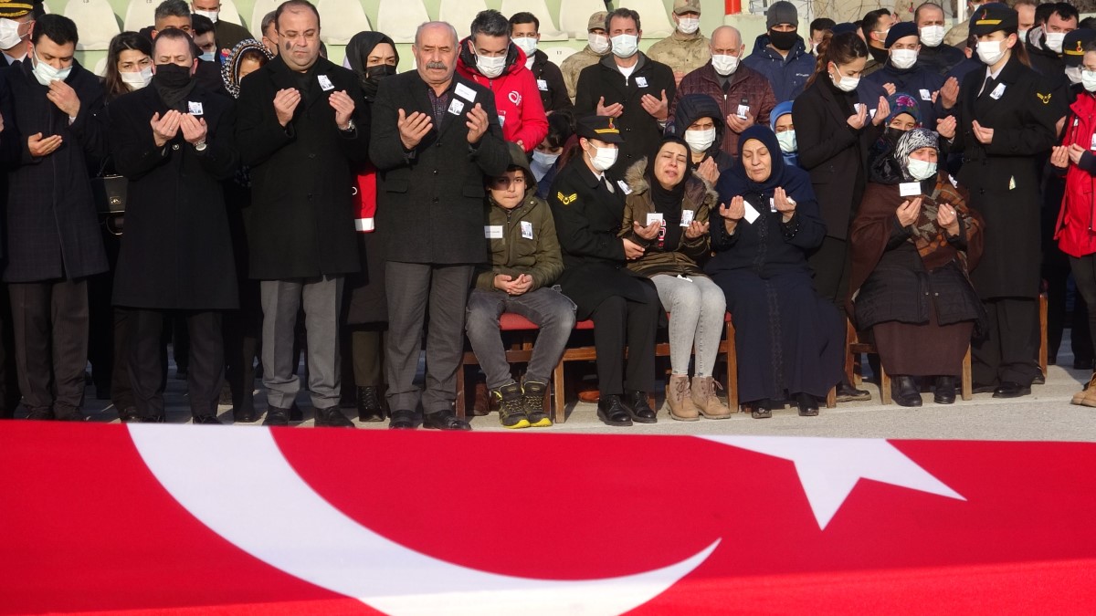 Şehit Uzman Çavuşun cenazesi törenle Bingöl’e uğurlandı