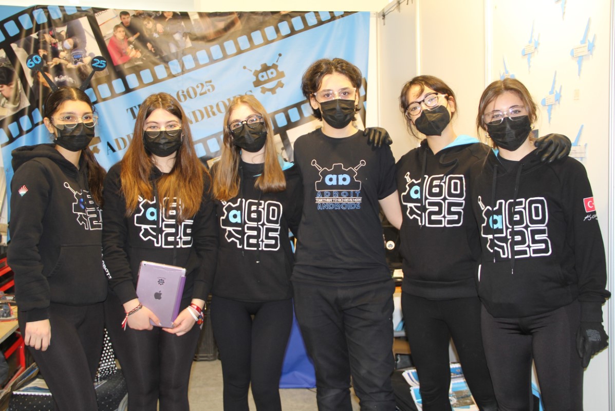 Geleceğin bilim adamları İzmir’de yarışıyor