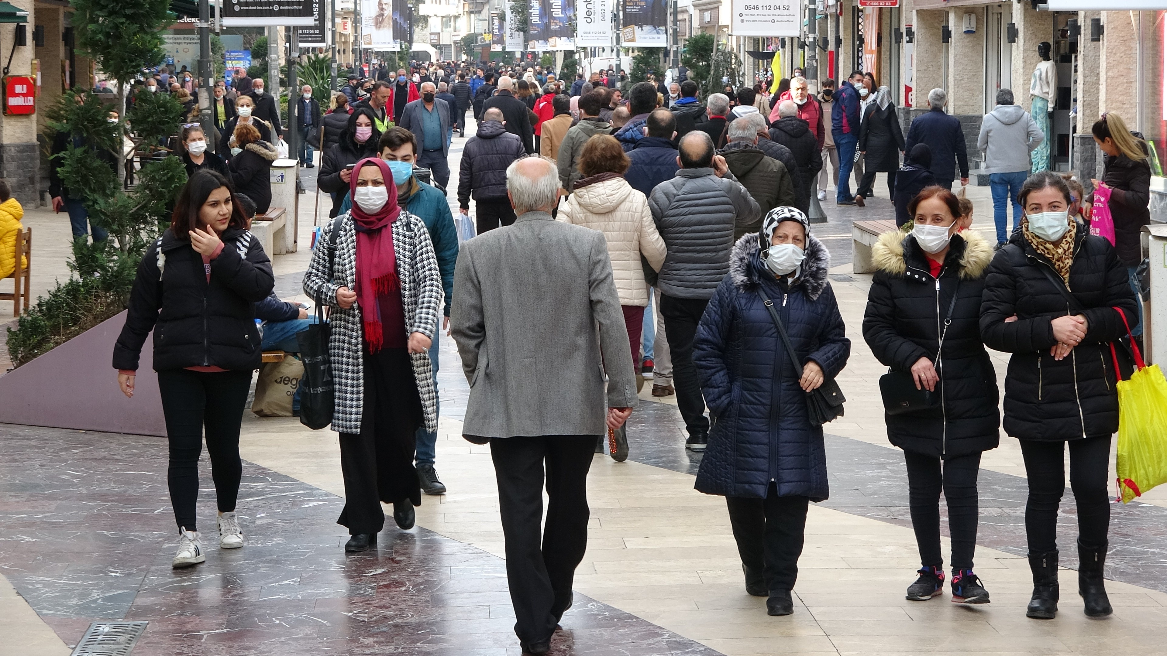 Uzmanından sevindirici haber: 'Son varyant yüz güldürücü, virüs kendi kendini yok ediyor'